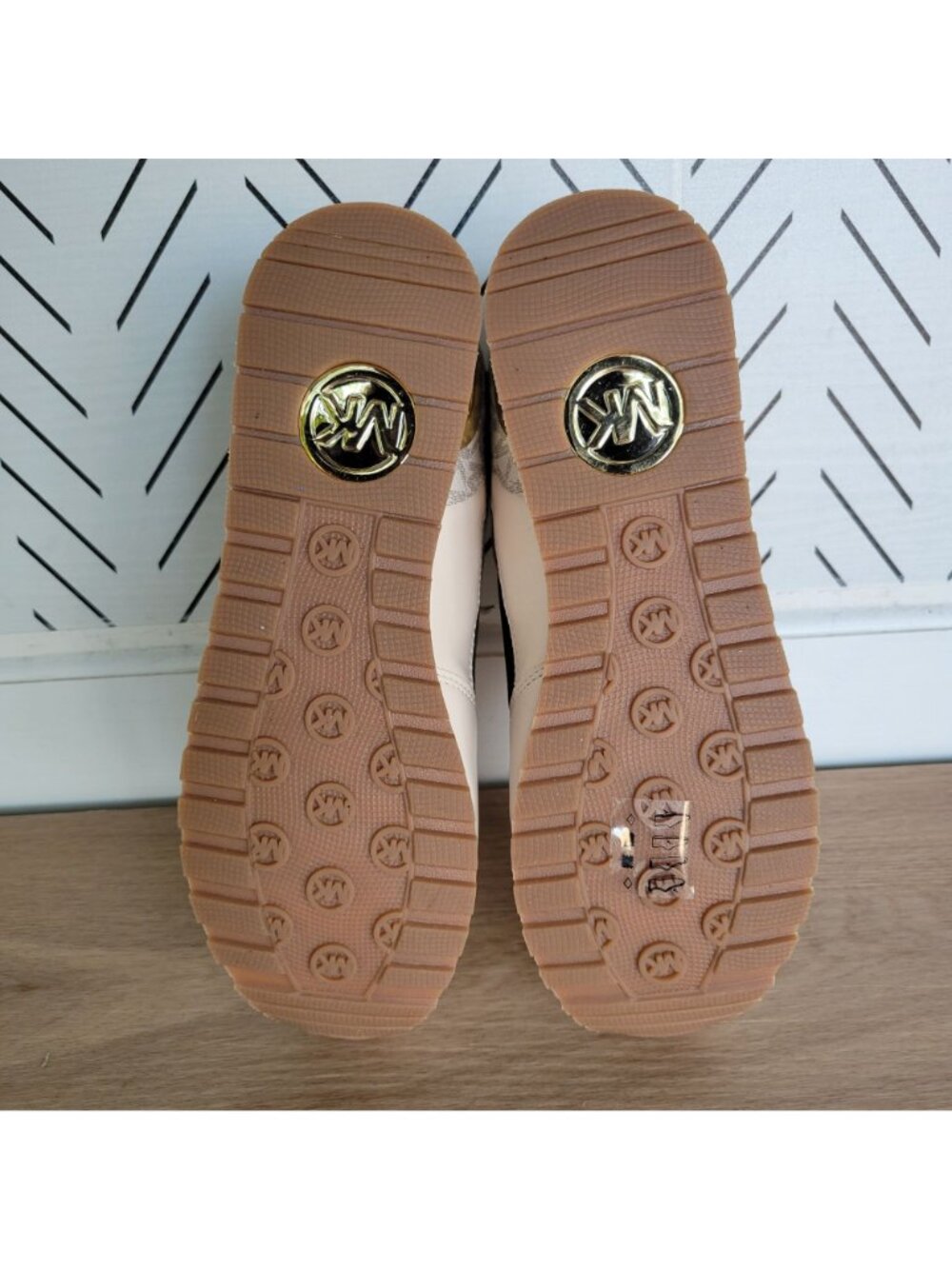 🤩 Michael Kors Wilma Trainer Sz 5.5 Womens Sneakers Brown Gold Casual ComfShoes - Picture 8 of 12